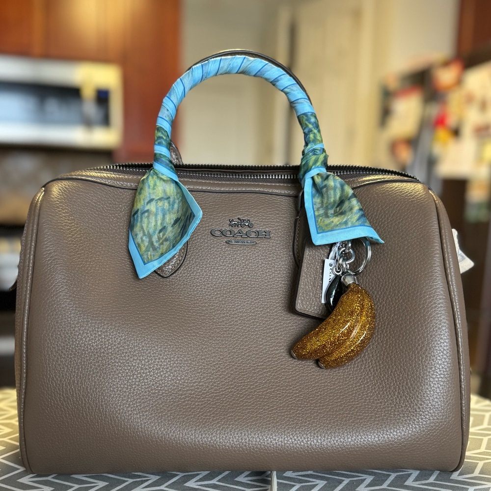 Coach Glitter Banana Bag Charm🍌-NWT🍌 - Picture 3 of 7